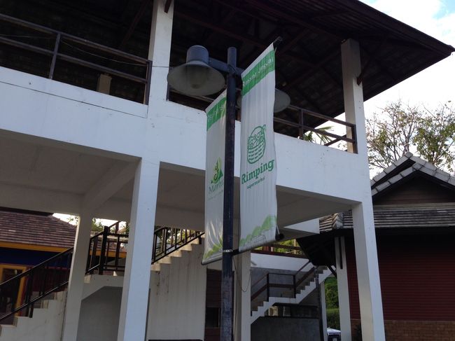 ジンジャイマーケットに到着<br /><br />閑散としていた