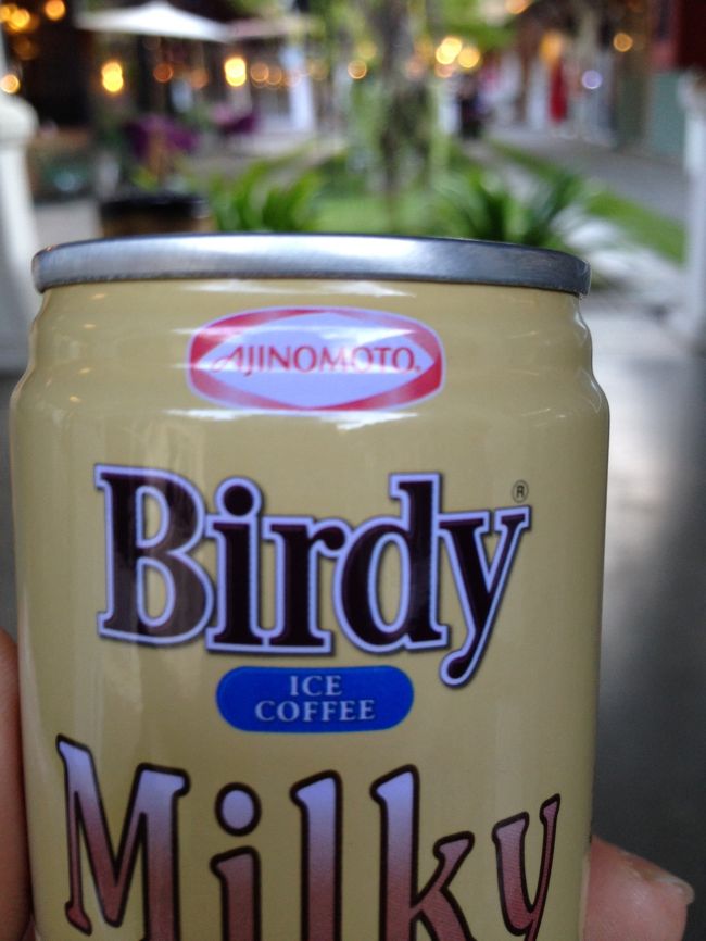 敷地内のベンチで<br />サンドイッチ食べながら休憩<br /><br />味の素の缶コーヒーは<br />脳天突き抜ける甘さ<br /><br />ココナッツ臭くなかったのは許せたが