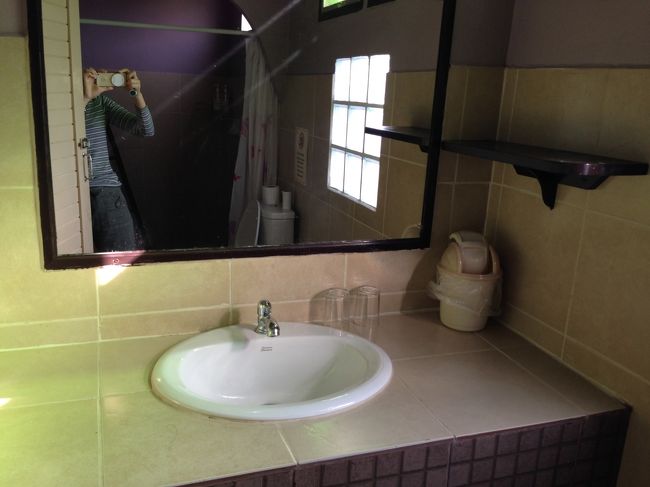 洗面所<br />昨日からだいぶグレードダウンだが<br />1人なのでホテル代を節約しないと・・。