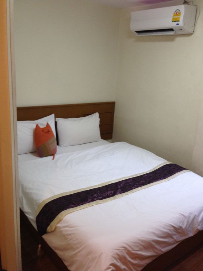 ラチャテウィーで降り<br />エバーグリーンプレイスホテルに寄って<br />預けていたスーツケースを受け取った<br /><br />歩いて5分<br />センセーブ運河渡す橋を越えて<br />フアチャーンヘリテイジホテルの前を通って<br />ウエンディハウスへ<br /><br />涼しいので大荷物でも<br />そんなに大変じゃなかった