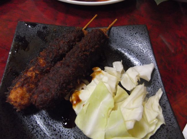 味噌カツ串が登場。またまた味噌で本当に味噌まみれです。<br /><br />その他にもオーダーしたのですが、話が弾んで写真を撮り忘れていました（悲）。