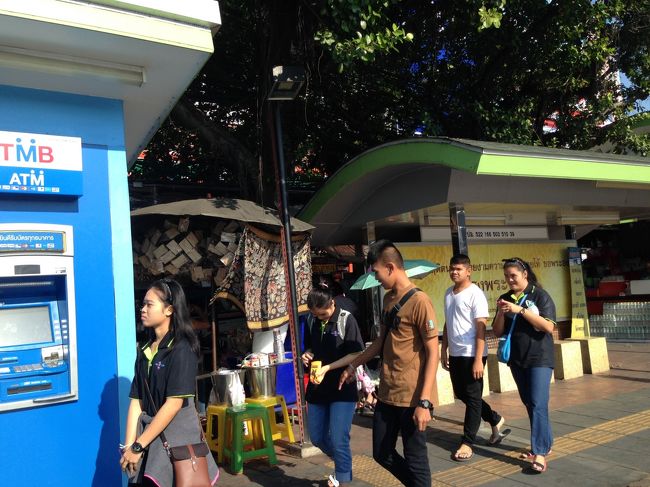 ココで166番バスに乗る