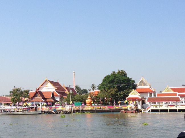 天気もいいし<br />気持ち良いねえ<br /><br />３Ｂ払って渡し舟に乗ります