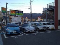 ほうとうを食べるため甲府駅北口に鎮座したマイカー