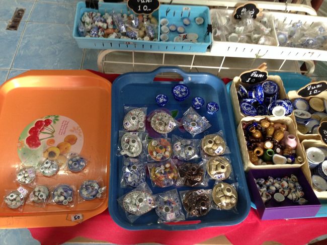 ミニチュア陶器も<br />ウイークエンドマーケットより安い