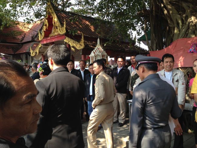 なんか急に人だかりが・・・。