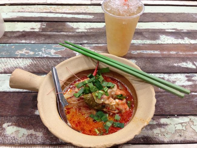 トムヤムクン　50Ｂ<br />ハニーライム　20Ｂ<br /><br />トムヤムクンはココナツ入りだが<br />辛くないしマイルド<br />エビのダシがきいてて<br />最高に美味しい<br />