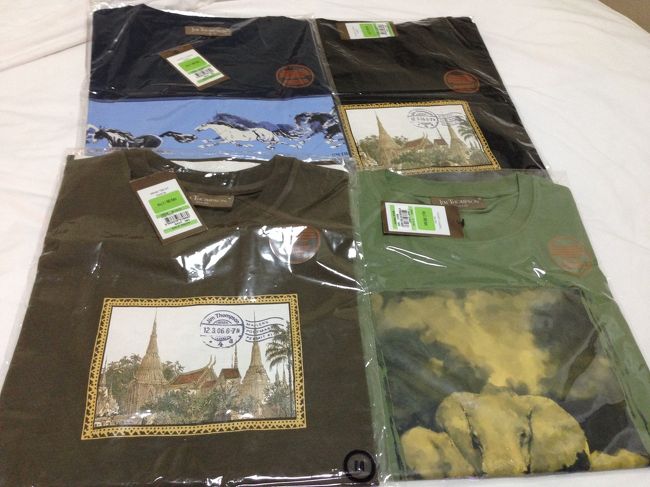 ジムトンプソンアウトレットは<br />良い質のものが安いので<br />庶民の味方<br /><br />『お土産が足りない！』<br />って時のために<br />常に余分に買っておきます<br /><br />写真のＴシャツは2枚で500Ｂです