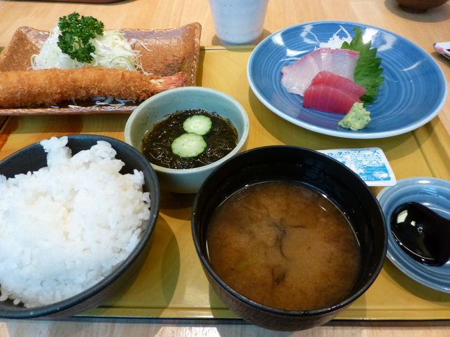 『まるは食堂』といえばジャンボエビフライということで、エビフライが１本入ったセントレア定食をいただきました。<br /><br />エビフライもお刺身ももずくもおいしかったです。