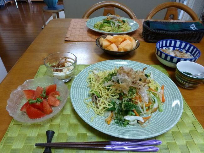 妹の作ってくれた焼きそば。<br /><br />海外暮らし中なかなか食べられない焼きそばやたこ焼きは、時々食べたくなります。