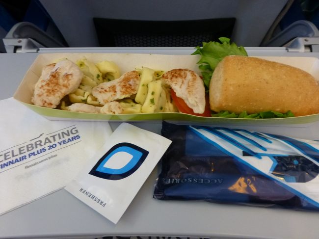 フィンエアーのヘルシンキ経由でハンガリーに戻ります。<br /><br />ヘルシンキ−ブダペスト間の機内食。