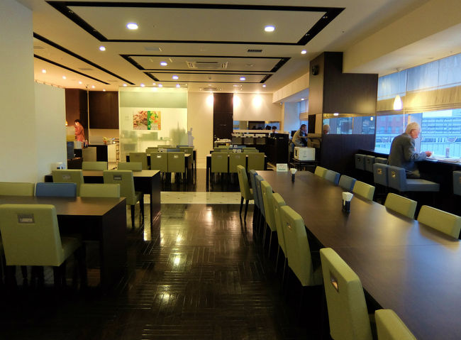 まだ　７時前　<br /><br />お客さんも少ない　団体さんが泊まる　それは無いでしょう。