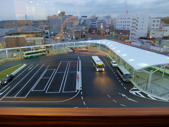 目の前は　ＪＲ奈良駅、、<br /><br />　二階部分がホテルと直結　便利。