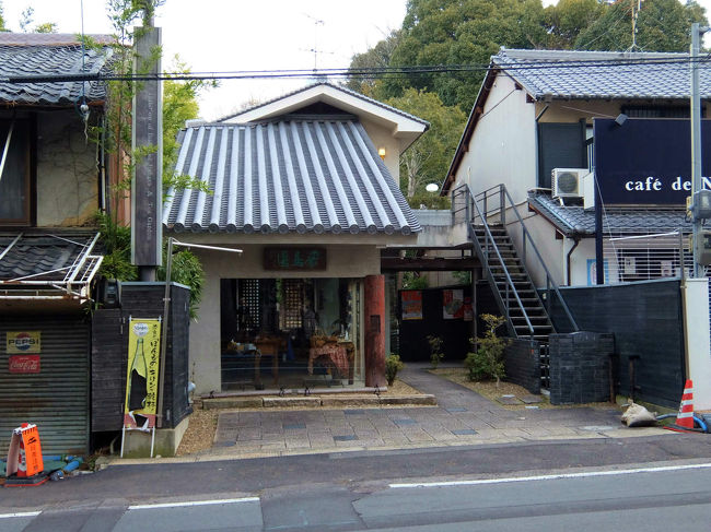 月曜日なので　博物館はお休み<br /><br />　いつもより込む<br /><br />　　写真の「飛鳥園」<br />http://www.askaengallery.jp/<br /><br />　一枚のカレンダー　部屋に飾るのですが<br /><br />今年は　岡村印刷工業さんから<br /><br />　仏像の素晴らしい写真のカレンダーを頂いたので<br /><br />　これにしました、<br /><br />http://www.okamura-pic.co.jp/　社長さん　有難う。