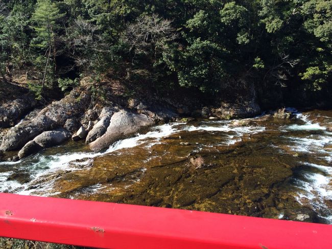 <br />　渓谷の眺めと川の流れは、夏に来るともっといいでしょうね。