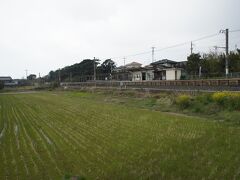 羽田空港から山口宇部空港に飛行機で飛びました。空港最寄駅のJR草江駅から列車に乗り込ます。