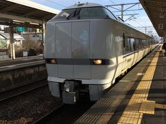 加賀温泉駅で特急に乗ります
