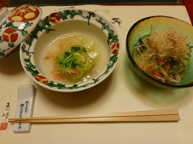 梅の花京都烏丸店<br /><br />花ランチのうすい豆乳もち　桜えびあん掛けと豆腐サラダ。