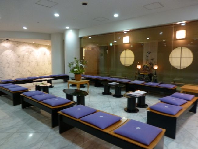 梅の花京都烏丸店の前も、とっても和な感じでした。