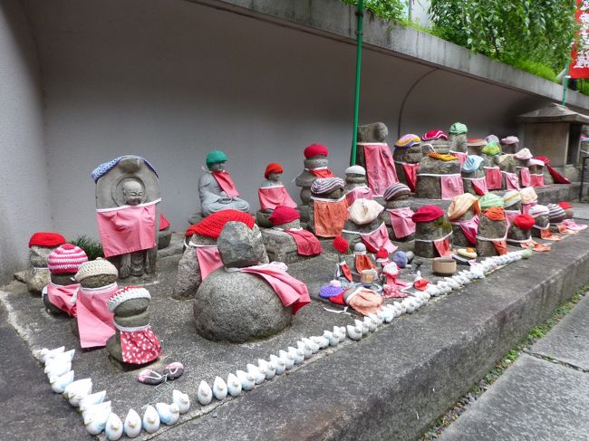 梅の花京都烏丸店の裏の六角堂。