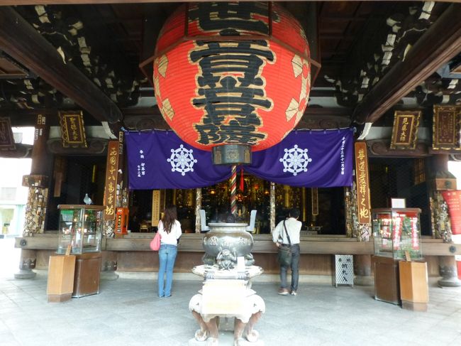 梅の花京都烏丸店の裏の六角堂。