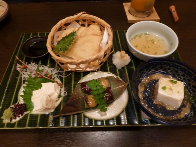 くぐり 鍋 六白屋<br /><br />こちらでも豆腐料理をいろいろいただきました。
