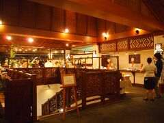 ほとんど待つことなく電話をもらい、フロント棟向かいの
リゾナーレ小浜島 クラブハウスレストランへ