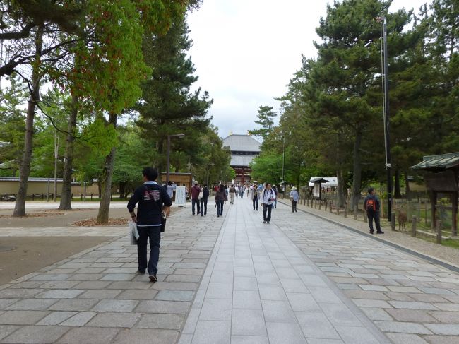 東大寺南大門をくぐり東大寺ミュージアムへ。
