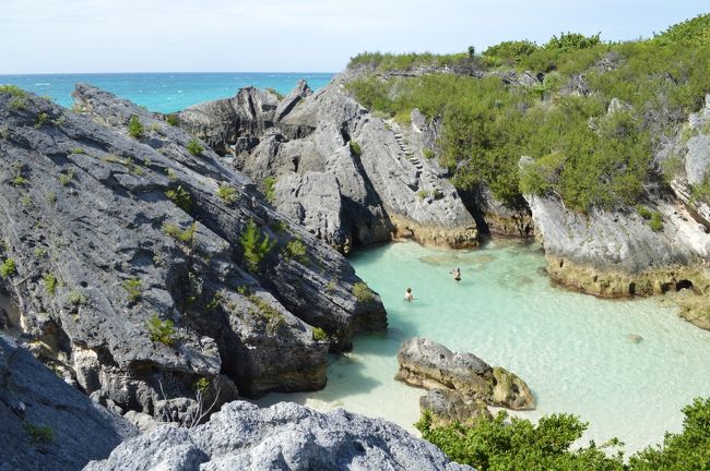崖の反対側の浅瀬。