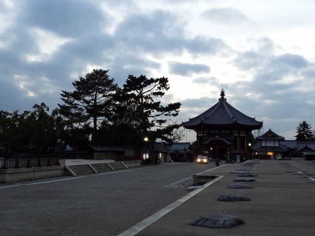 奥に見えるのは<br />★南円堂★【重要文化財】<br /><br />さて、そろそろ帰りますか。<br />