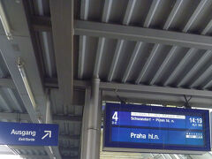 ホテルに荷物をピックアップしに行き、駅に向かいました。
14:19　プラハに向かって出発しました。