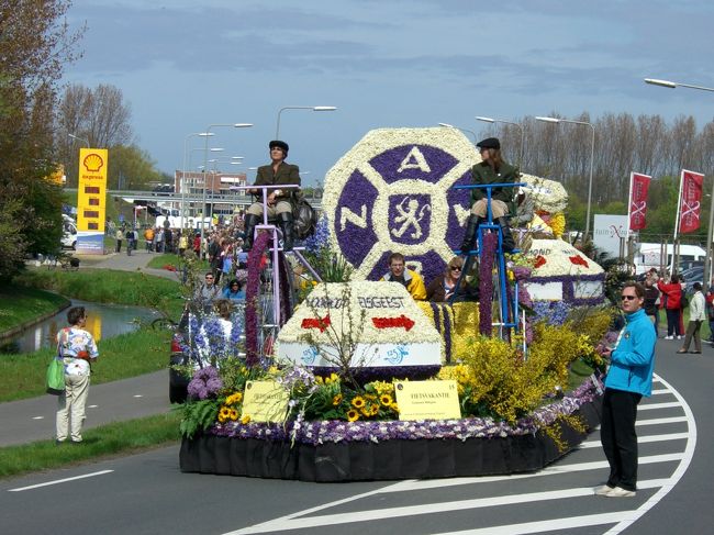 オランダは自転車の王国の為か、毎年、自転車をモチーフにした山車が有るように思います。
