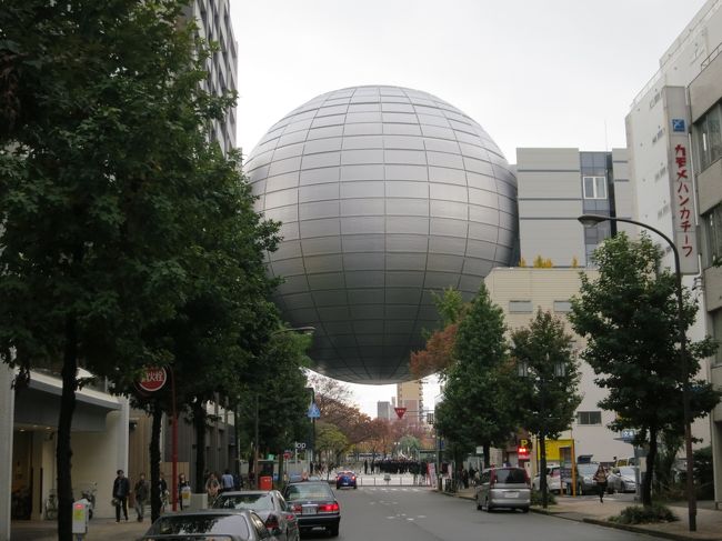 なんだ？あのデッカイ球は？