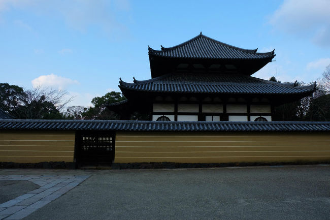 戒壇院、、と　今まで、、書いてきましたが<br /><br />戒壇堂と書いてある本もあるので<br /><br />今回は　戒壇堂にしてみましたが。<br /><br />まだ　しっくりこない。<br /><br /><br /><br />