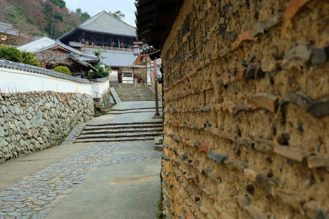 趣きのある、好みの道でもあります、<br /><br />　一度だけ　時間が迫る　お水取りを見たくて<br /><br />　　　急いで駆け上った事も有りました。