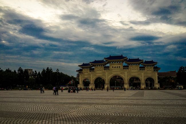 時系列が異なりますがw<br />夕暮れ時すぎると更に人が少なくなりますね--