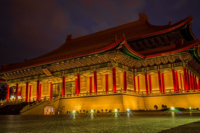 こちらは國家戲劇院!<br />この日は何か演奏があるのか見に来る人の往来がありましたね--<br /><br />いつかこんな素晴らしい所で鑑賞してみたいものですね(*ﾟ▽ﾟ*)