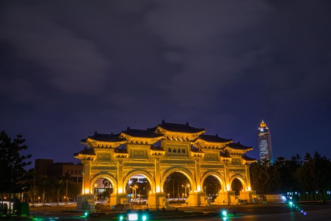 台北101を知らない人に、あれが台北101だよ(・∀・)って言ったら騙せるくらいに存在感あるね---(*ﾟ▽ﾟ*)<br /><br />誰か知ってる方いたら教えてください(>_<)！