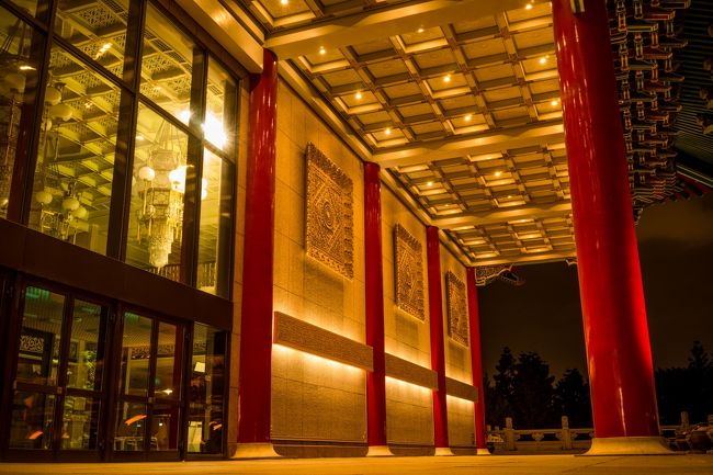 素敵すぎでしょ?<br /><br />壁の装飾やら天井やら柱の色彩・・・<br /><br />( ・∀・) ｲｲﾈ！