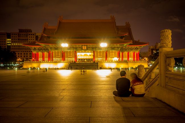 いい感じのカップルさんがまたいたので撮らせていただきました(ﾟ∀ﾟ)<br /><br />こういう光景みると、こういう素晴らしい景色光景に出会えた時に、直ぐその場で共感出来る事に羨ましさを感じて寂しくなることも・・・ありません?w<br /><br />一人旅あるあるですw