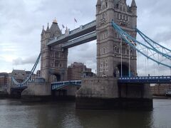 タワーブリッジエキジビション
一般入場価格9ポンド

橋をあげる蒸気機関だとか歴史的なものの展示が面白かったです。

橋のところの動画です。

https://youtu.be/whkPJyyeluU