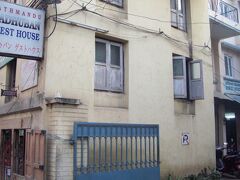 9:00
お土産も購入し、ホテルに戻り、すぐさまチェックアウト。
近くにいたタクシーをつかまえて、パシュパティナートへ。