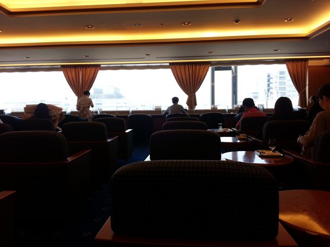 今回は珍しくビジネスクラス（でも片道のそれも広州まで　汗）<br />なので　エヘン！！<br /><br />サクララウンジ　やった〜