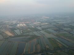 バンコク到着前の風景は、一面の水田。