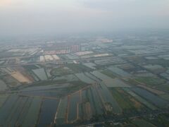 バンコク到着前の風景は、一面の水田。