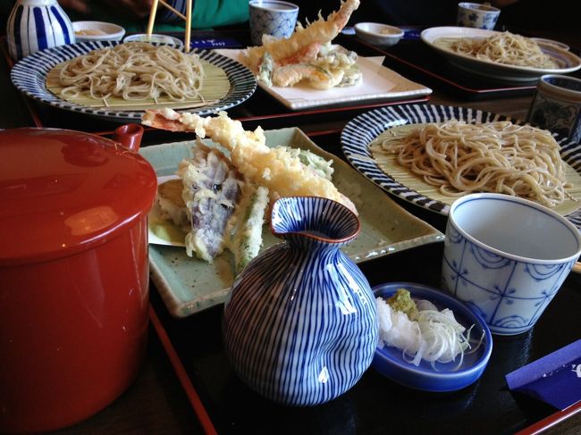 山中湖畔の蕎麦屋〜やまさとで天ぷら蕎麦をいただく<br />蕎麦も美味しいが、蕎麦つゆが絶品