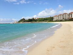 ブセナ海岸に着ました。
この一帯は高級リゾートだけあって、砂浜も整備されました！
