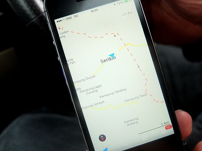 旦那が、「ほら、セリキンからはインドネシアの国境がすぐ近く。」とスマホを見せてくれた。<br /><br />わ！ほんと！　５ｋｍも無いよね。