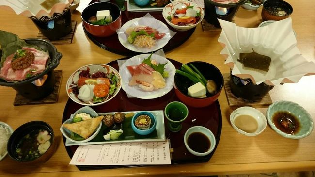箱根高原ホテルに宿泊。高原ホテルの御夕飯。見た目ゎ豪華?!。味ゎどれも微妙。ちょっと残念。お部屋と温泉ゎ普通でした(¯―¯?)。