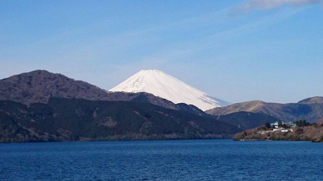 芦ノ湖からの富士山。